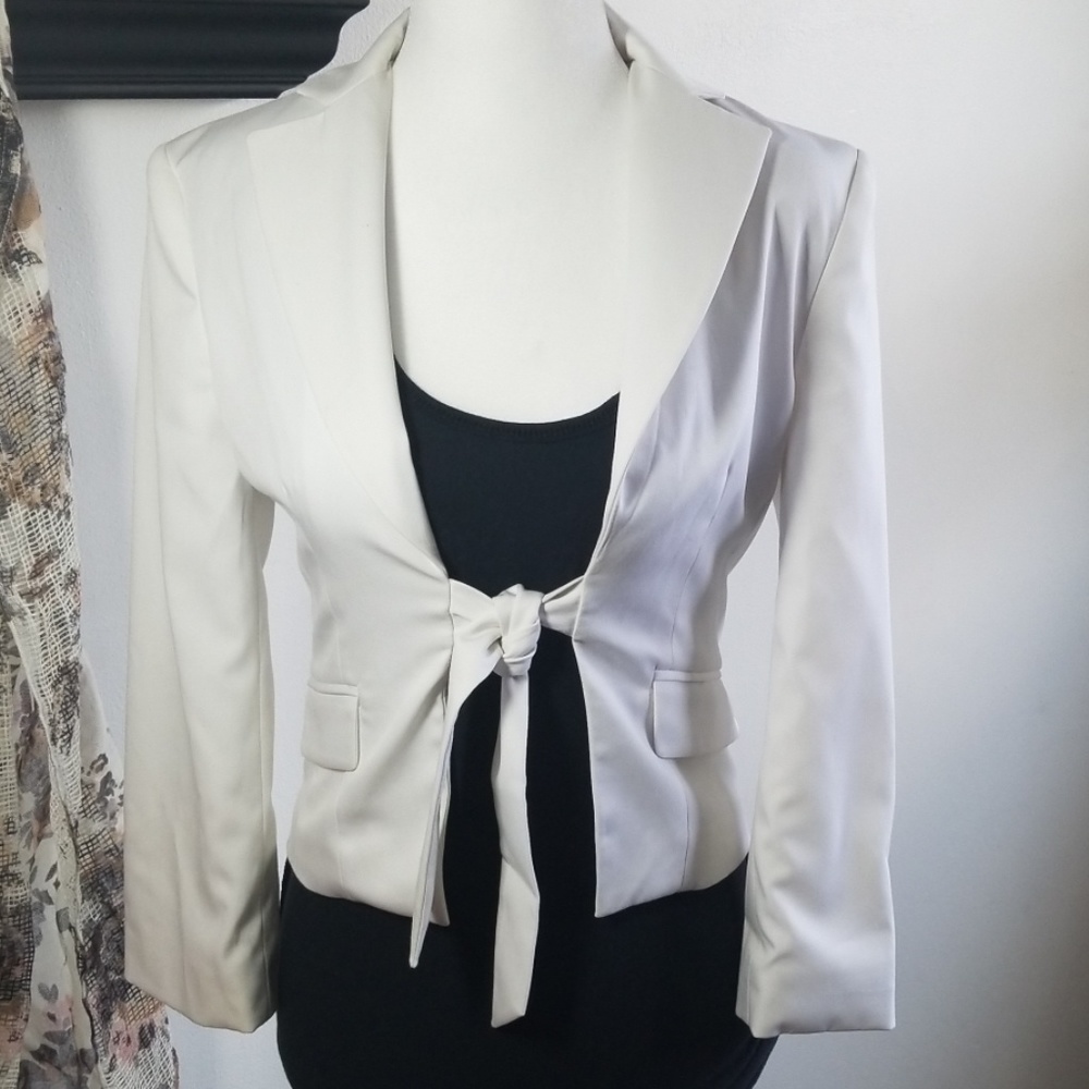 BCBG MAXAZRIA White Front Tie Blazer